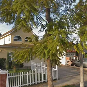 Cynnies Homestay Long Beach